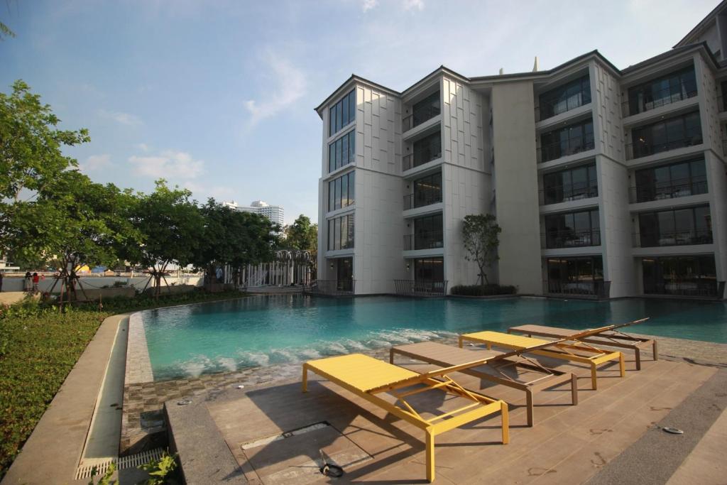 UHG四分之一湄南酒店外观图